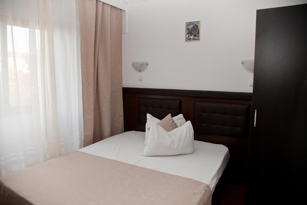 Hotel Metropol Piteşti Chambre photo