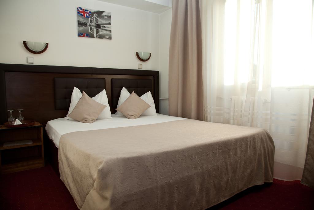 Hotel Metropol Piteşti Chambre photo